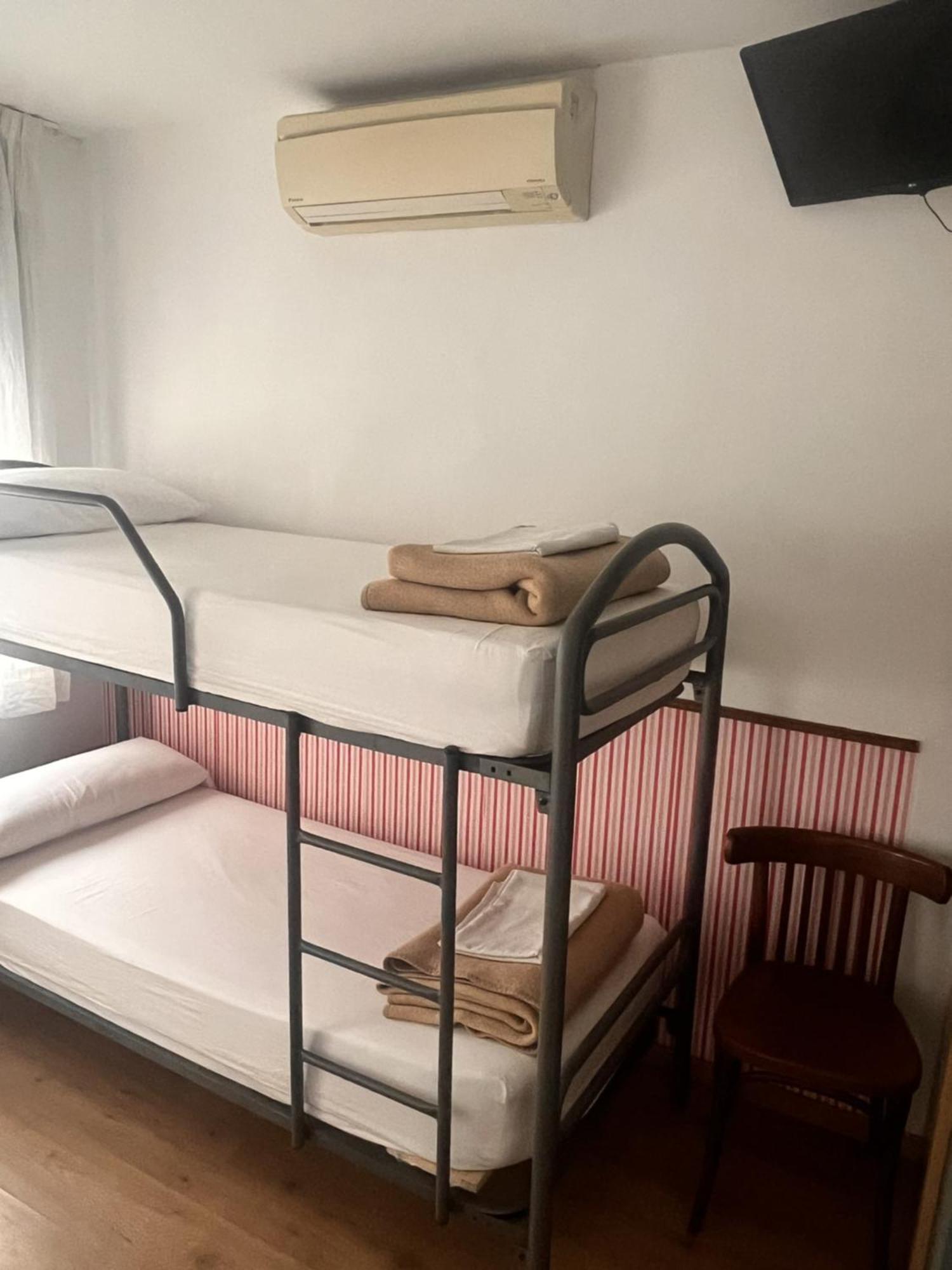 Hostal La Lluna Аренис де Мар Екстериор снимка