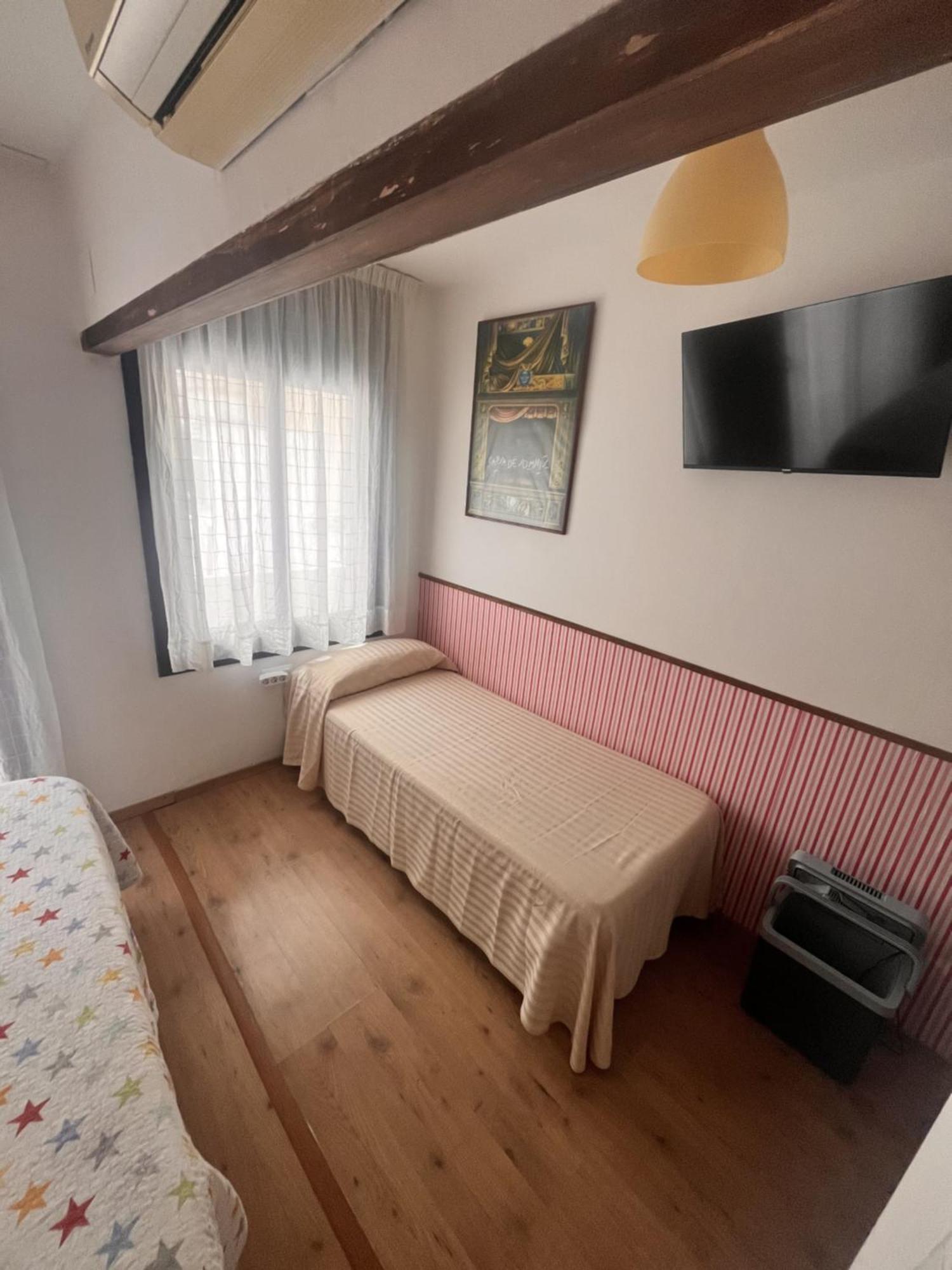 Hostal La Lluna Аренис де Мар Екстериор снимка