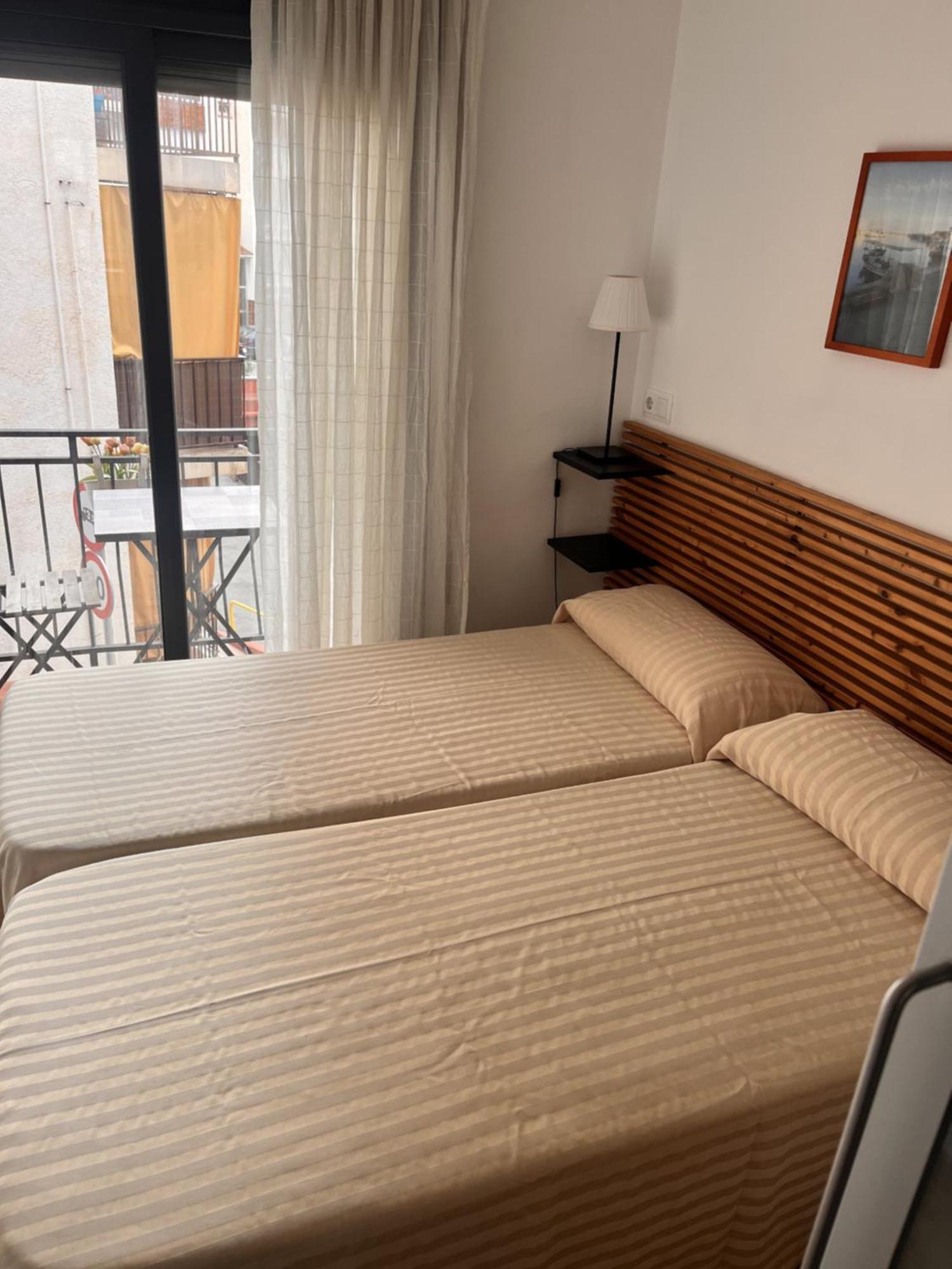 Hostal La Lluna Аренис де Мар Екстериор снимка